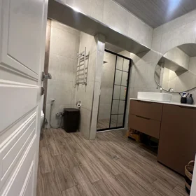 In Baku 130.0 m² apartment is for sale - Image 4