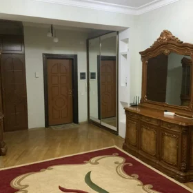 In Baku 140.0 m² apartment is for rent - Image 5