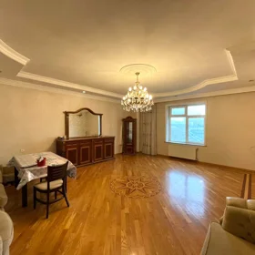 In Baku 150.0 m² apartment is for sale - Image 2