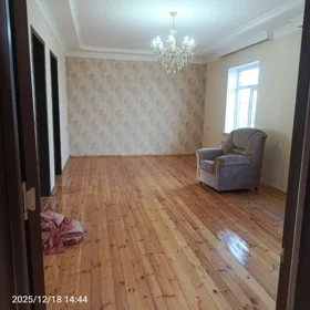 In Baku 200.0 m² house with 4.0 rooms is for sale - Image 3