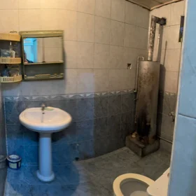 In Baku 74.0 m² house with 3.0 rooms is for rent - Image 4