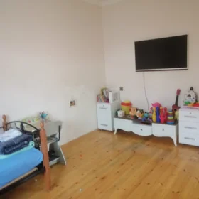 In Baku 170.0 m² house with 4.0 rooms is for sale - Image 2