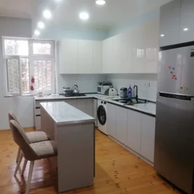 In Baku 170.0 m² house with 4.0 rooms is for sale - Image 3