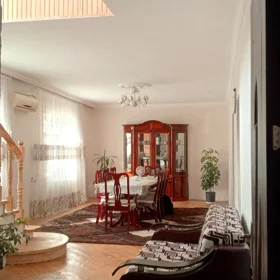 In Baku 320.0 m² house with 11.0 rooms is for sale - Image 2