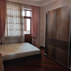 In Baku 150.0 m² apartment is for sale - Image 2