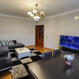 In Baku 220.0 m² house with 7.0 rooms is for sale - Image 5