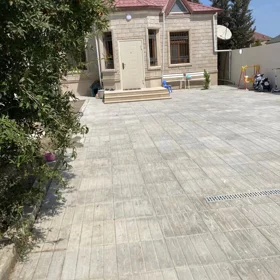 In Baku 100.0 m² house with 4.0 rooms is for sale - Image 2