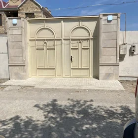 In Baku 100.0 m² house with 4.0 rooms is for sale - Image 4