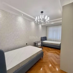 In Baku 148.0 m² apartment is for rent - Image 5