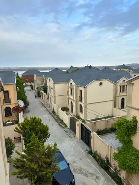 In Baku 224.0 m² house with 4.0 rooms is for sale - Image 3