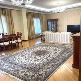 In Baku 320.0 m² apartment is for sale - Image 2