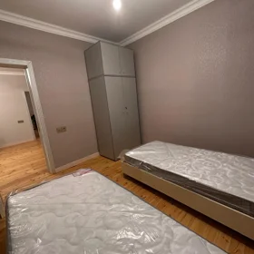 In Baku 80.0 m² apartment is for rent - Image 3