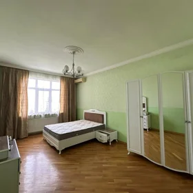 In Baku 145.0 m² apartment is for rent - Image 4