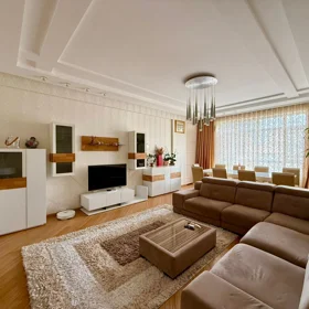 In Baku 105.0 m² apartment is for sale - Image 2