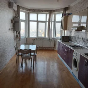In Baku 160.0 m² apartment is for rent - Image 3