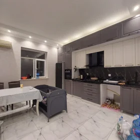 In Baku 220.0 m² house with 5.0 rooms is for rent - Image 5