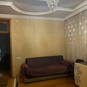 In Baku 200.0 m² house with 4.0 rooms is for sale - Image 2