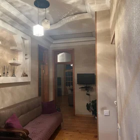 In Baku 200.0 m² house with 4.0 rooms is for sale - Image 4