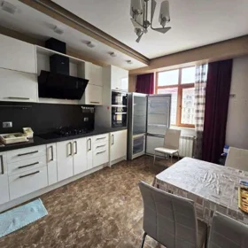 In Baku 172.0 m² apartment is for rent - Image 3