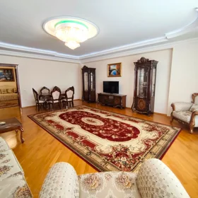 In Baku 180.0 m² apartment is for rent - Image 2