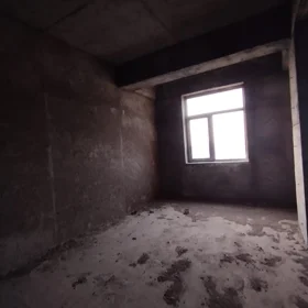 In Baku 181.0 m² apartment is for sale - Image 3