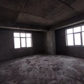 In Baku 181.0 m² apartment is for sale - Image 5