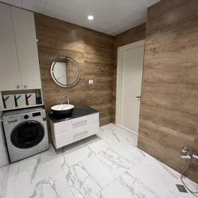 In Baku 110.0 m² apartment is for sale - Image 2