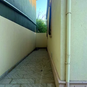 In Baku 100.0 m² house with 3.0 rooms is for sale - Image 2