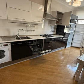 In Baku 130.0 m² apartment is for rent - Image 3