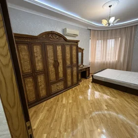 In Baku 135.0 m² apartment is for rent - Image 5
