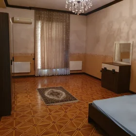 In Baku 200.0 m² apartment is for sale - Image 4