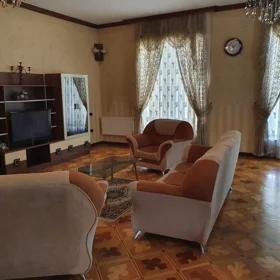 In Baku 200.0 m² apartment is for sale - Image 2