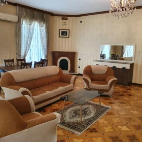 In Baku 200.0 m² apartment is for sale - Image 3