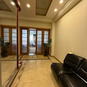 In Baku 150.0 m² apartment is for sale - Image 3