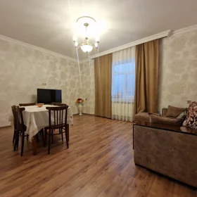 In Baku 90.0 m² house with 4.0 rooms is for rent - Image 3