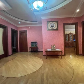 In Baku 145.0 m² apartment is for sale - Image 4