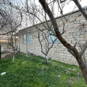 In Baku 100.0 m² house with 3.0 rooms is for sale - Image 2