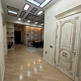 In Baku 180.0 m² apartment is for sale - Image 3