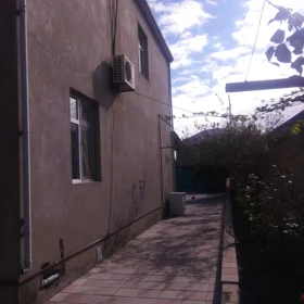 In Baku 220.0 m² house with 6.0 rooms is for rent - Image 3