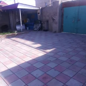 In Baku 220.0 m² house with 6.0 rooms is for rent - Image 4