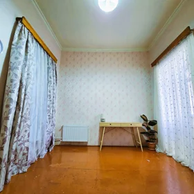 In Baku 100.0 m² house with 4.0 rooms is for sale - Image 3