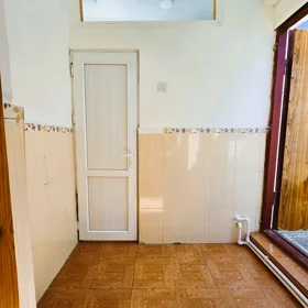 In Baku 100.0 m² house with 4.0 rooms is for sale - Image 4