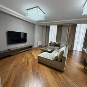 In Baku 200.0 m² apartment is for rent - Image 2