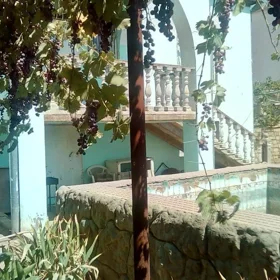 In Baku 1100.0 m² house with 4.0 rooms is for sale - Image 2