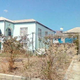 In Baku 1100.0 m² house with 4.0 rooms is for sale - Image 3