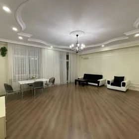 In Baku 140.0 m² apartment is for rent - Image 2
