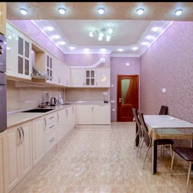 In Baku 181.0 m² apartment is for rent - Image 3