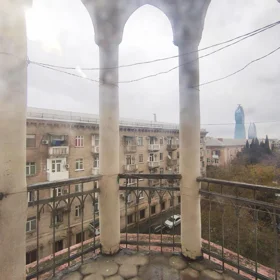 In Baku 90.0 m² apartment is for sale - Image 2