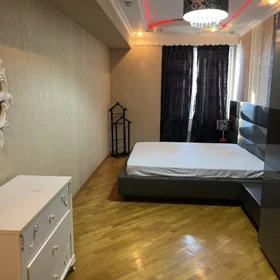 In Baku 165.0 m² apartment is for rent - Image 5