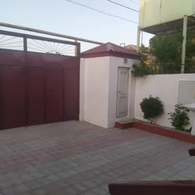 In Baku 200.0 m² house with 8.0 rooms is for sale - Image 4